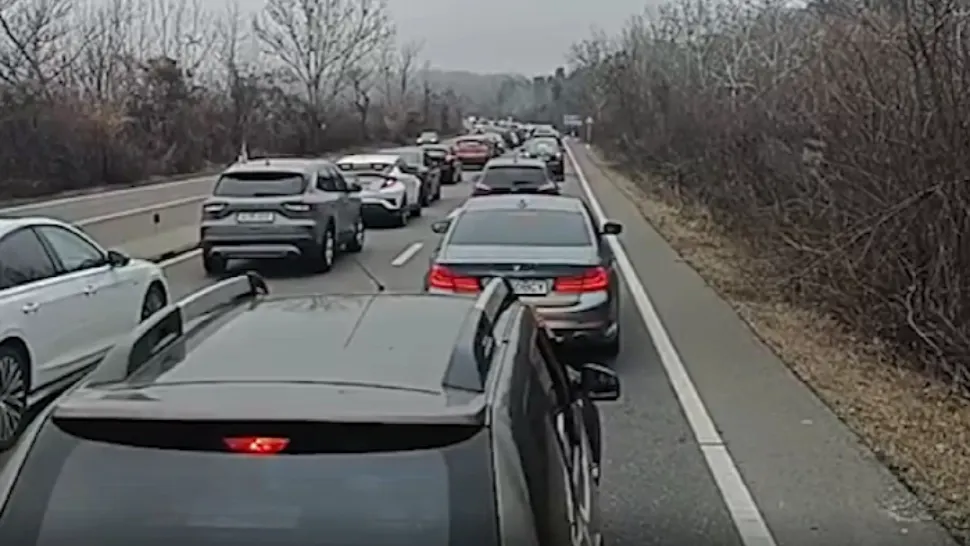 Aglomerație pe Valea Prahovei. Românii profită de minivacanţa de 1 Decembrie și au luat cu asalt stațiunile montane - VIDEO