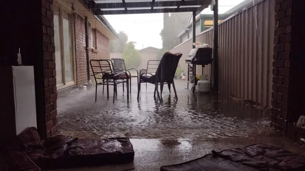 Australia, lovită de un ciclon puternic! Peste 70,000 de oameni au rămas fără curent electric  - VIDEO