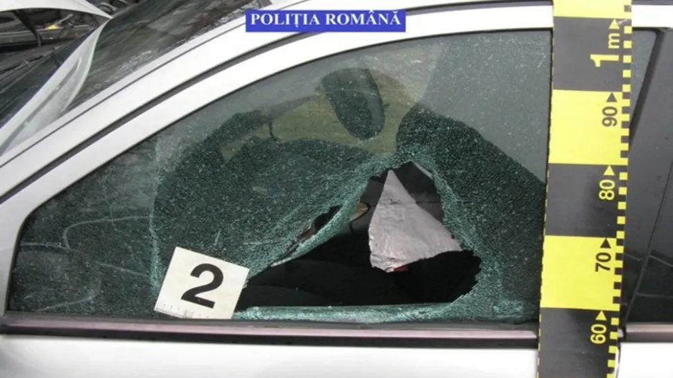 Tineri din Sălaj, printre care şi minori, trimişi în judecată după ce au spart 12 maşini 