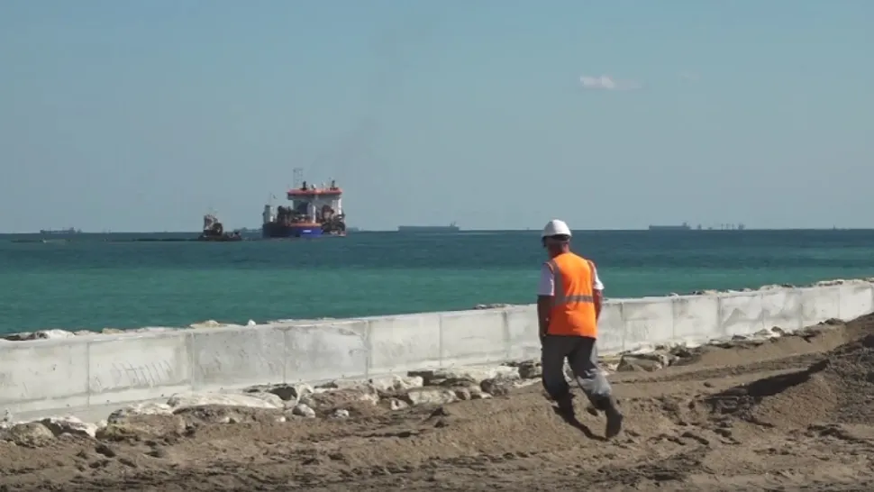 Lucrările de lărgire a plajelor din Eforie, BLOCATE de o epavă găsită în mare. Reacția Ministerului Culturii, HALUCINANTĂ