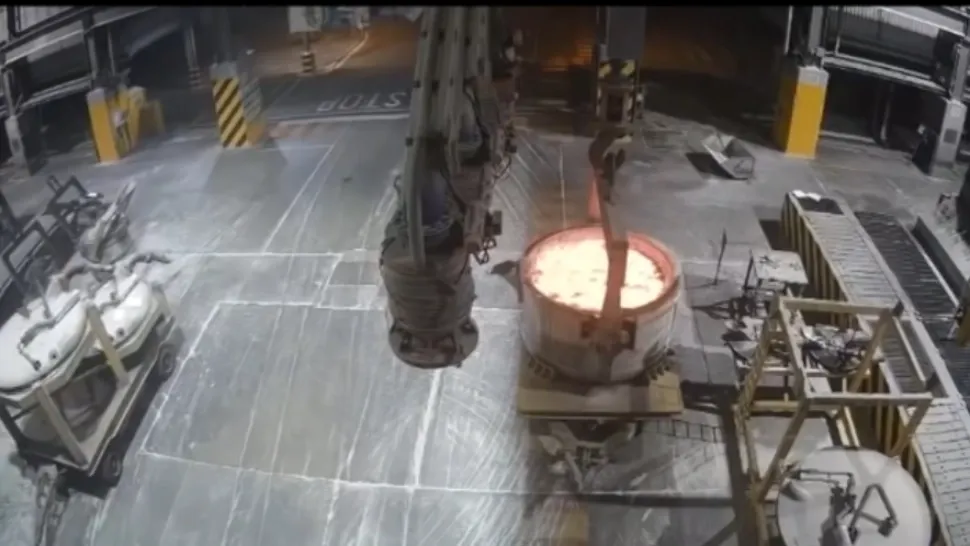 Un muncitor a supraviețuit în mod MIRACULOS, după ce a căzut într-o cuvă cu aluminiu topit la 720C! Unde s-a petrecut șocantul accident