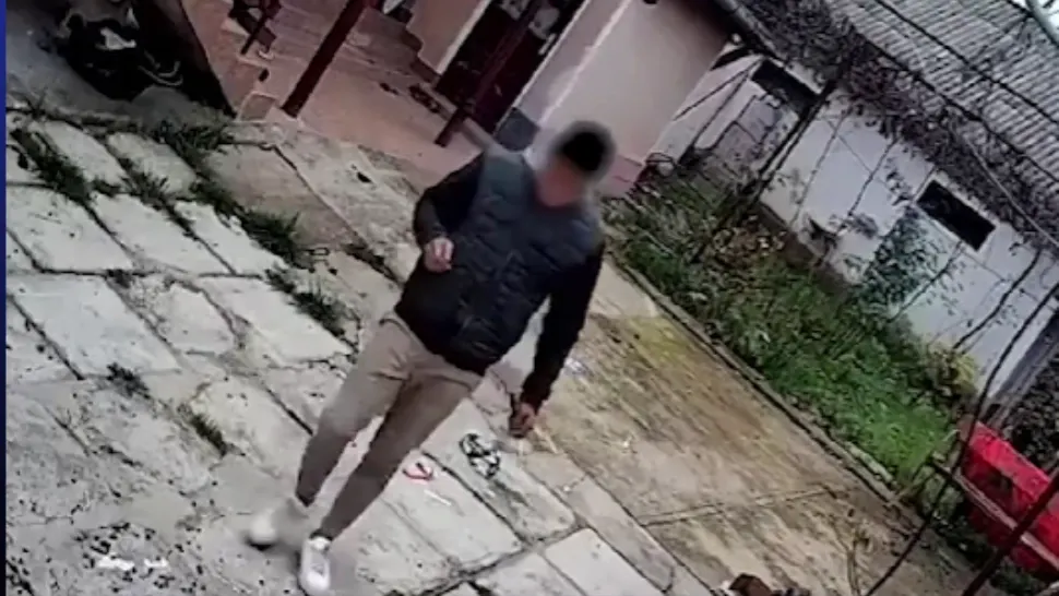 Un hoț de doar 14 ani a spart 8 locuințe, s-a pozat în hainele victimelor și cu banii furați! Paguba produsă este uriașă - VIDEO