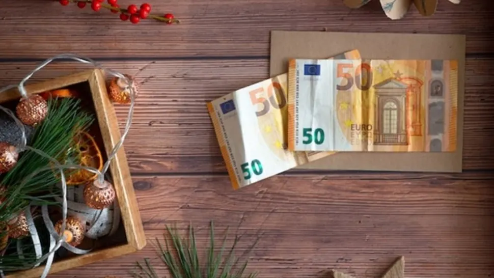 3 strategii pentru a economisi bani pentru cadourile de Crăciun