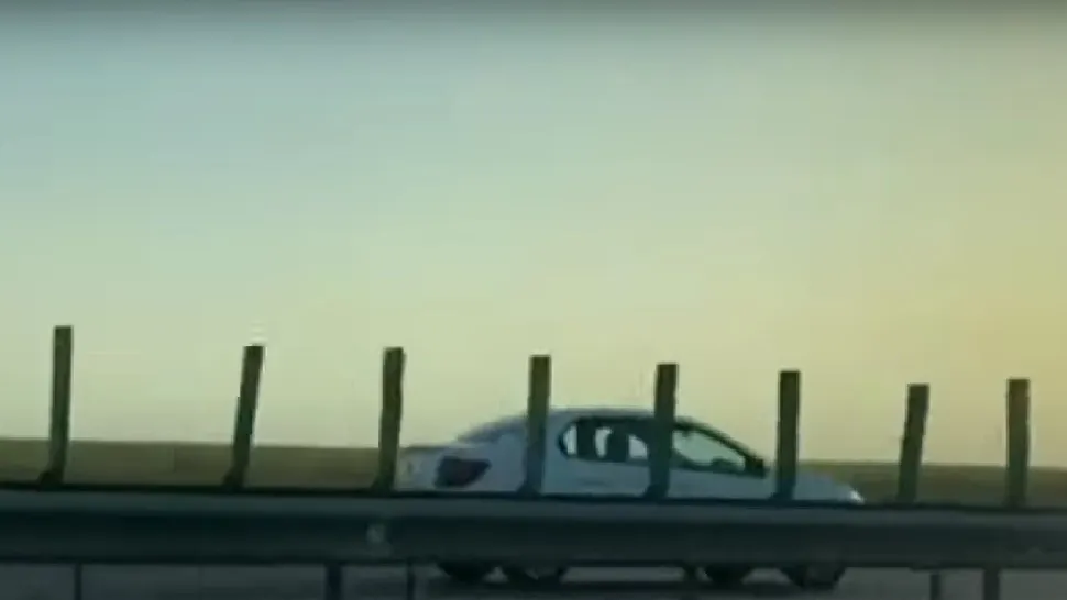 Pericol pe autostradă: Un șofer a condus pe CONTRASENS cu 120 km/h - Filmare din prima zi a anului