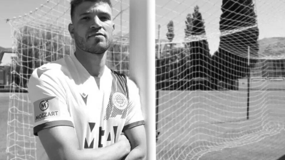 Un fotbalist s-a aruncat de la etajul 8 după ce a sărbătorit victoria echipei sale - Doliu uriaș în sport