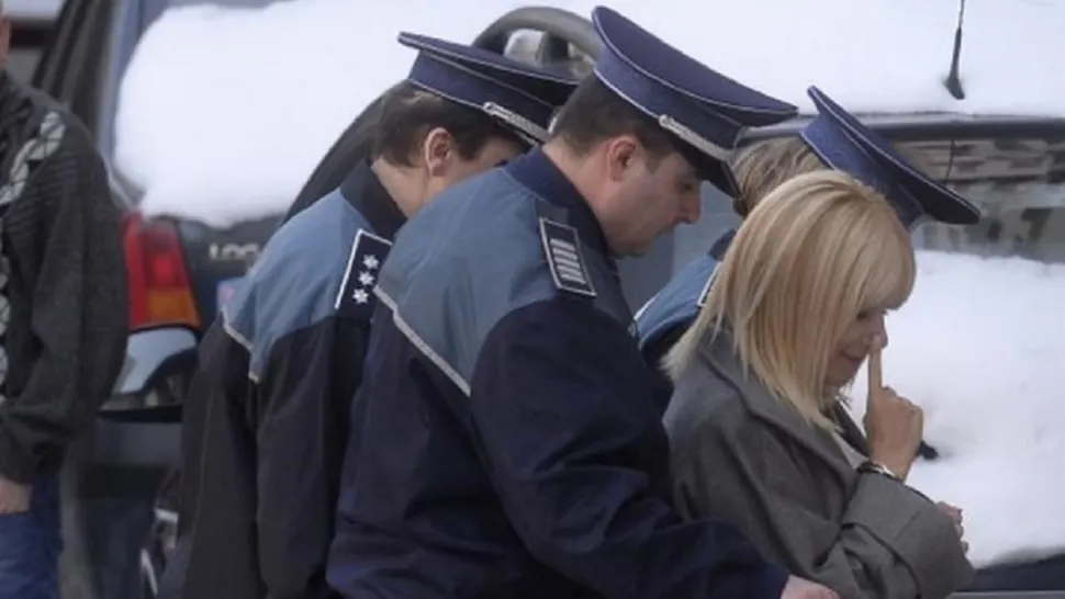 Elena Udrea, dusă de urgență la spital. Fostului ministru i s-a făcut rău în penitenciar