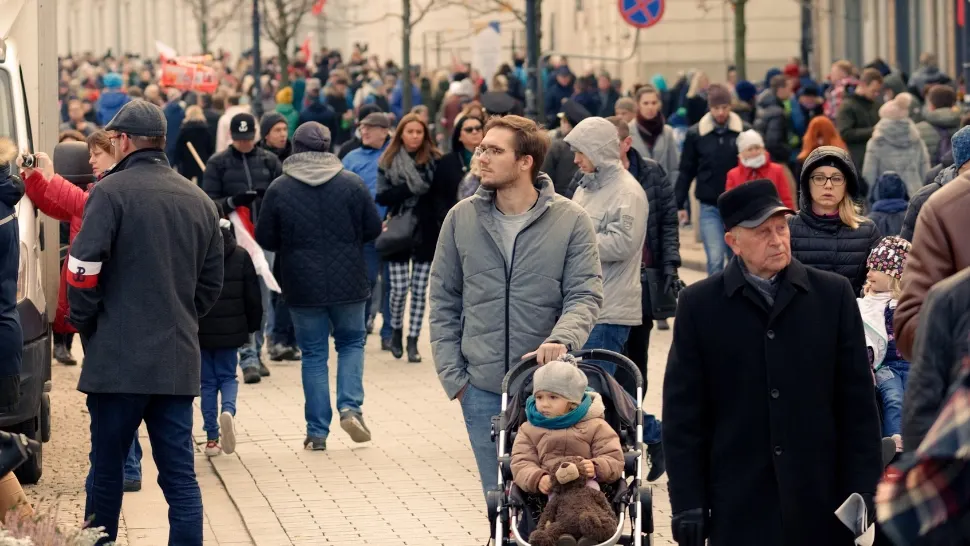 Peste jumătate dintre români cred că situația actuală din țară este mai rea decât cea din comunism - SONDAJ