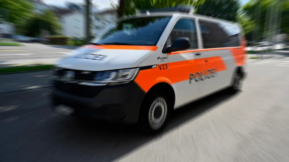 Un șofer de taxi din Koln a intrat cu mașina în mai mulți oameni pe trotuar. Două persoane au fost rănite
