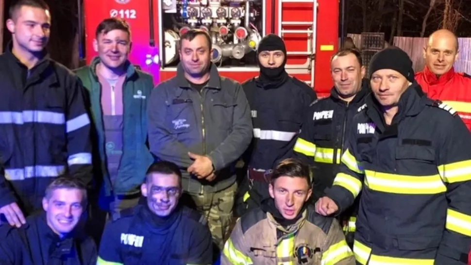 Bătrâni salvaţi din flăcări de doi pompieri aflați în timpul liber, care și-au riscat viața la limită