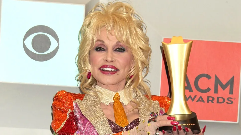 Cântăreața Dolly Parton a primit un premiu în valoare de 100 de milioane de dolari