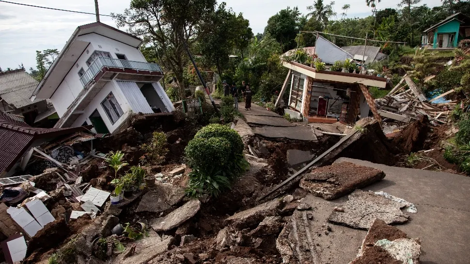 Copil în vârstă de 7 ani, găsit mort la cinci zile de la cutremurul din Indonezia
