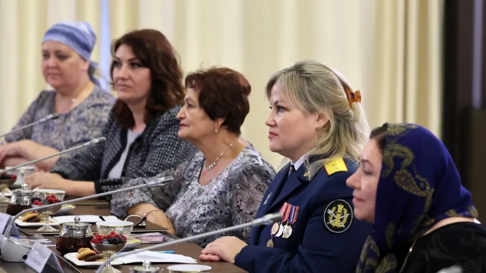 O noua farsă marca Putin. "Mamele de soldați" cu care s-a întâlnit sunt nomenclaturiste și propagandiste