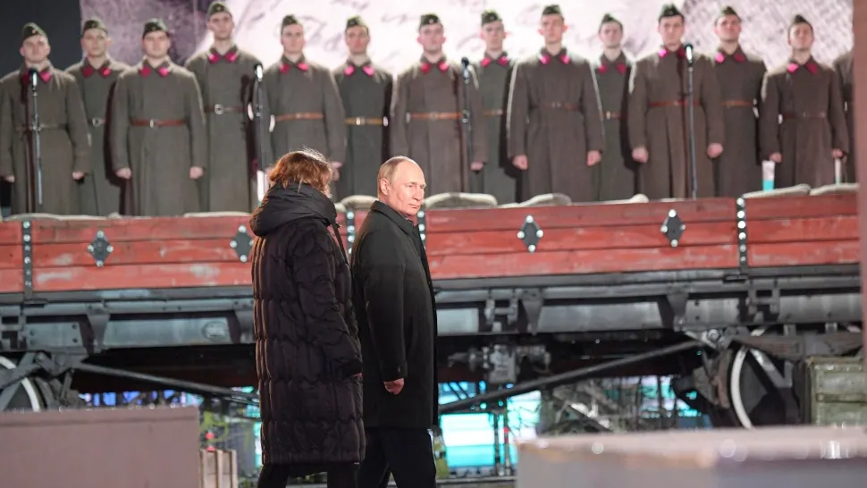 Show marca Putin, în Piața Roșie. Paradă rusească, după model sovietic. Un cor de bărbați i-a cântat melodia „Războiul Sfânt” (VIDEO)