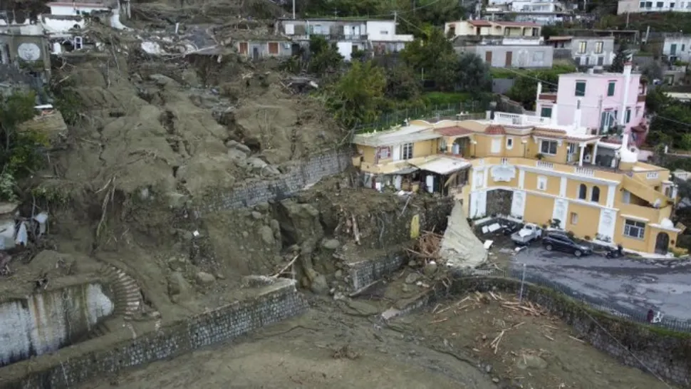 Bilanţul victimelor alunecării de teren din Italia a crescut la 7 morţi - Guvernul a decretat stare de urgenţă - FOTO&VIDEO