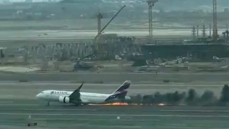 Accident ȘOCANT pe aeroport: 2 morți și zeci de răniți după ce un avion cu pasageri a căzut pe un camion - Unde s-a întâmplat - VIDEO
