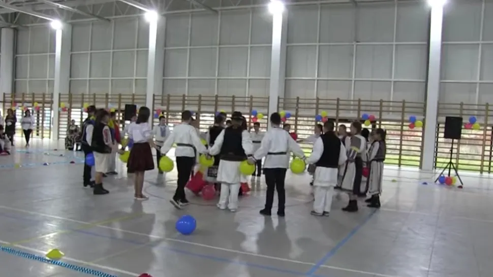 Ziua României, sărbătorită cu fast în școlile din țară. Imagini emoționante - VIDEO