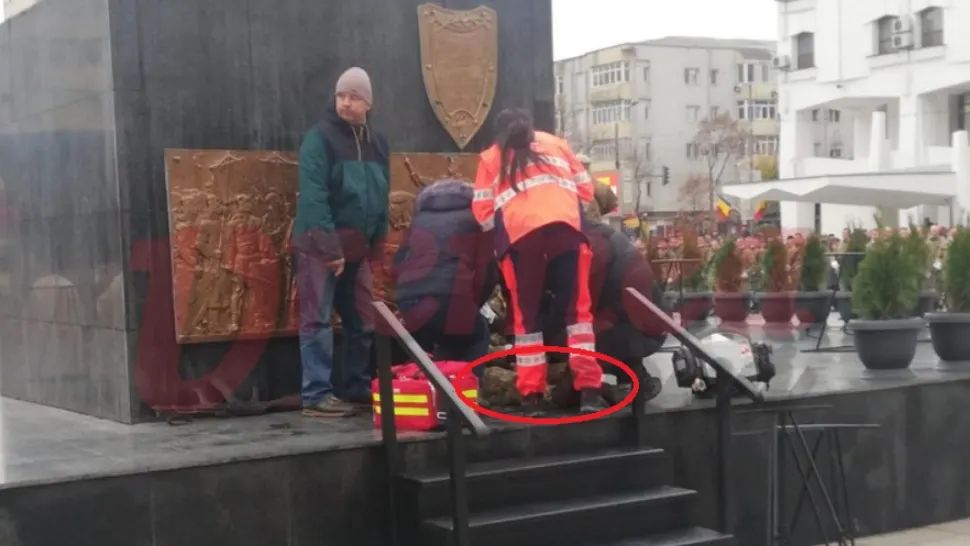 Doi militari au leșinat la paradă militară de 1 Decembrie de la Vaslui. A fost nevoie de intervenția unei ambulanțe