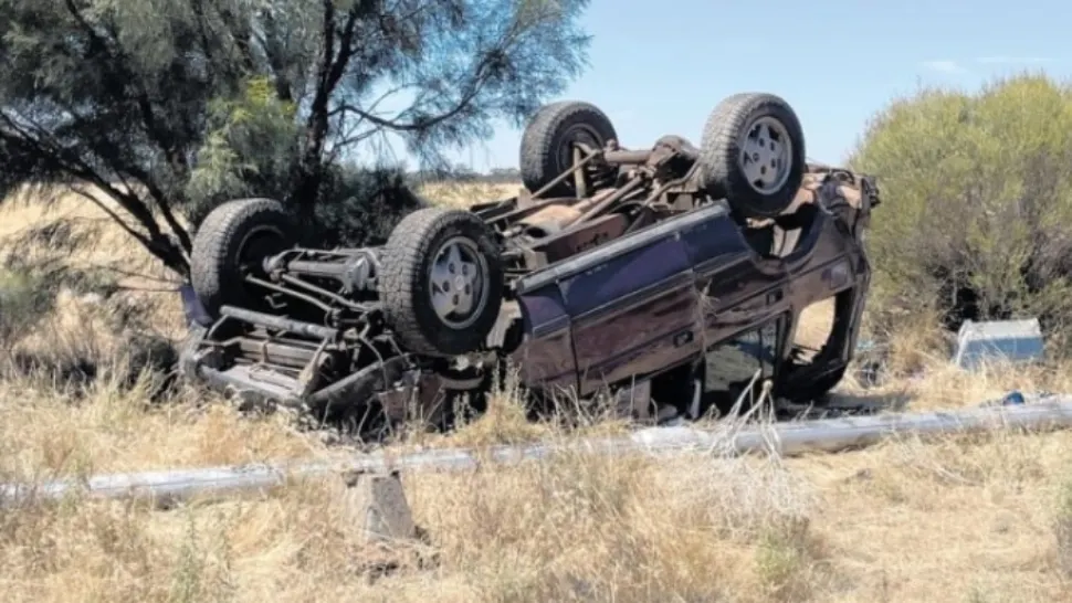 3 copii au stat 55 de ore lângă părinții morți într-un accident. Nimeni nu a observat mașina răsturnată