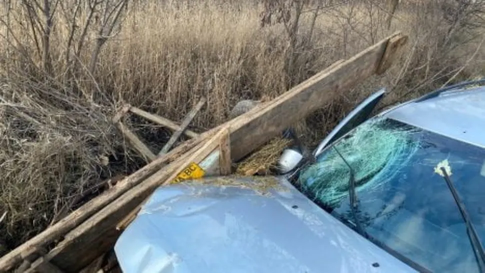 6 victime cu politraumatisme după impactul violent între o mașină și o căruță, în Bacău - Printre răniți este și o adolescentă