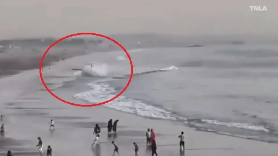Incident aviatic - avion prăbușit pe plajă: nu există supraviețuitori - VIDEO cu momentul impactului