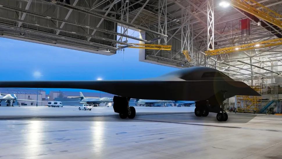 Cum arată bombardierul american B-21, avionul de 700 de milioane de dolari ce poate zbura fără echipaj (VIDEO)