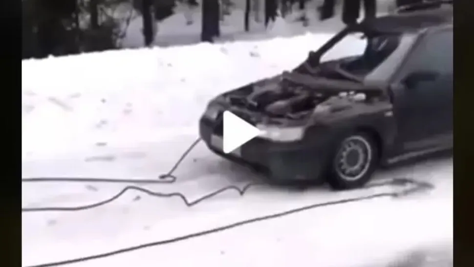 VIDEO – A rămas împotmolit cu mașina pe munte și un prieten a venit să-l tracteze – I-a distrus mașina complet – Daună totală
