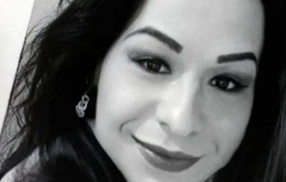 Un travestit din Iași a murit în fața fanilor, de Crăciun, în timp ce era live pe Facebook. Pisica lui a provocat un incendiu