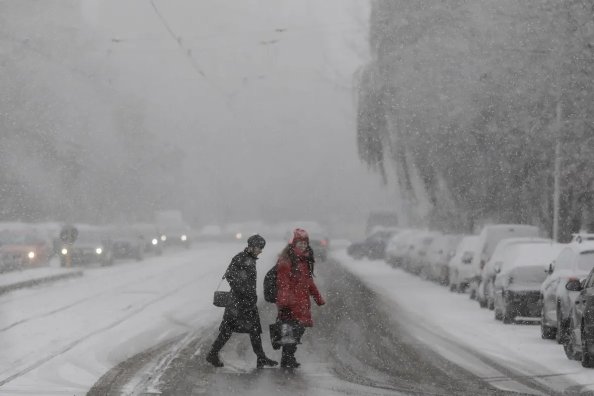 Vremea 15 februarie - Ninsori și vânt puternic - Care sunt zonele vizate de fenomene extreme