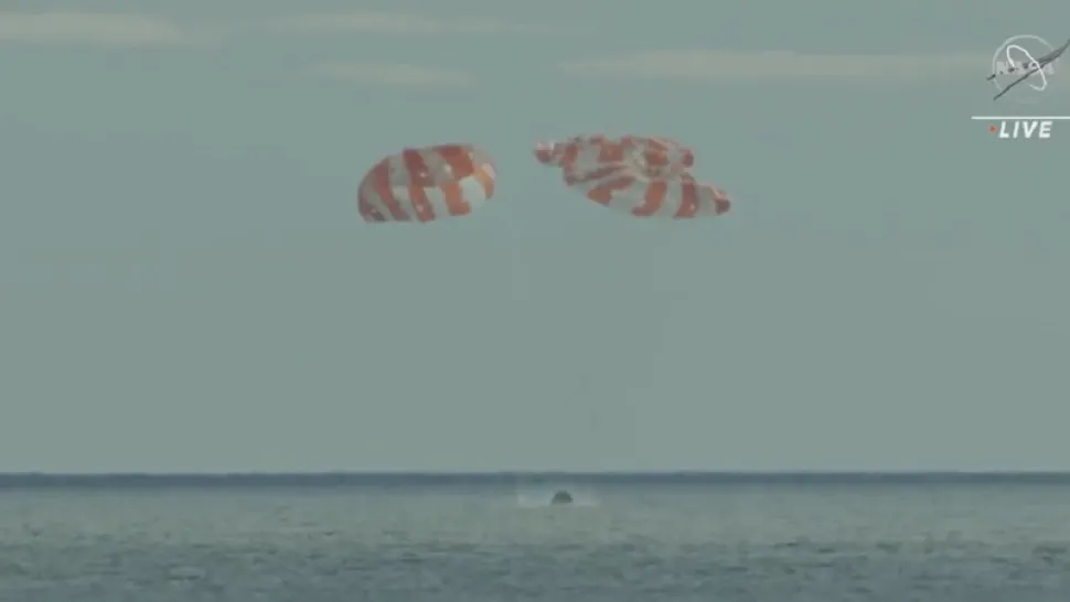 Capsula Orion a NASA a revenit pe Terra după călătoria în jurul Lunii - VIDEO