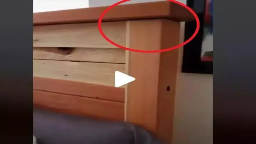 VIDEO – Ce au găsit părinții în capul patului din camera fiicei lor – Au crezut că leșină când și-au dat seama la ce folosesc