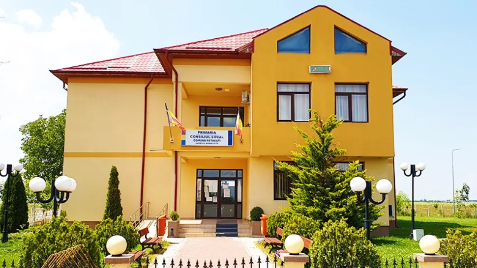  SCANDAL într-o primărie din Dâmboviţa. Un bărbat l-ar fi lovit pe primar 