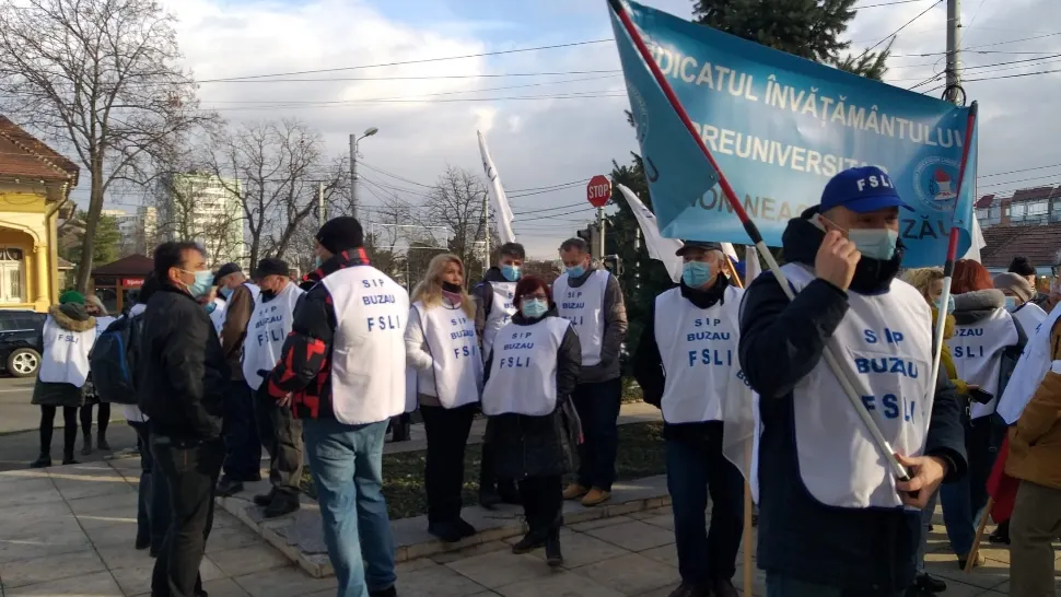 Profesorii au ieșit din nou în stradă. Educația a primit cel mai mic buget din istoria recentă – Se cere demisia ministrului