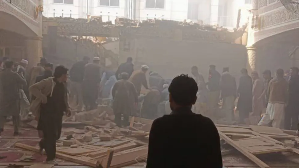Explozie devastatoare la o moschee din Pakistan: cel puțin 28 de morți și peste 150 de răniți 