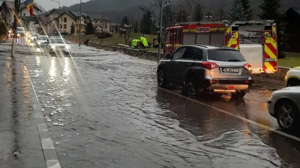 Atenție, șoferi! Circulație blocată pe Valea Oltului: Șoseaua, inundată din cauza ploilor abundente - Trafic deviat - FOTO