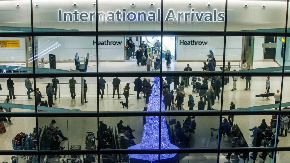 Bărbat arestat după ce pe aeroportul Heathrow din Londra a fost găsit un colet suspect ce conținea uraniu