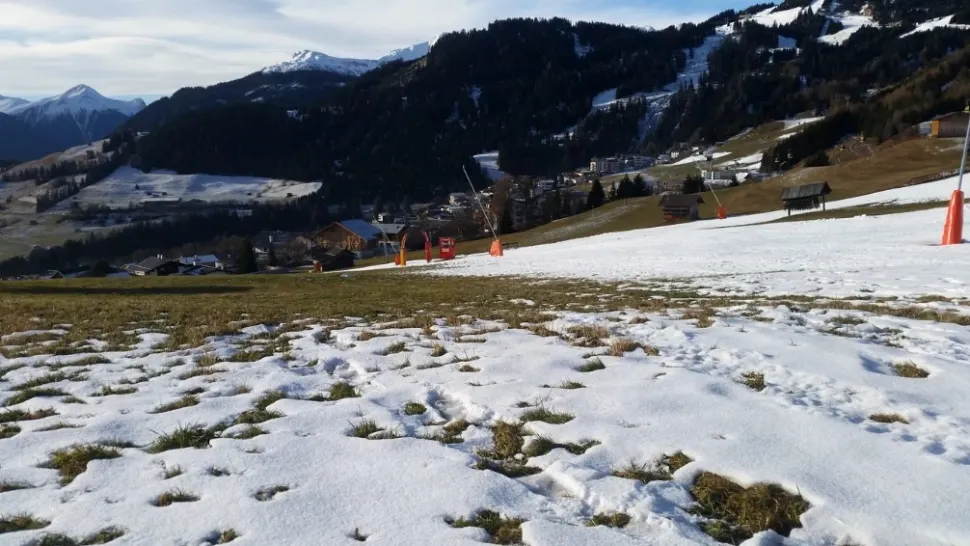 Jumătate din părtiile din Europa, închise din lipsa zăpezii. Schimbările climatice au distrus concediile a zeci de mii de turiști
