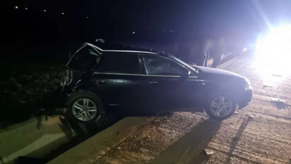 Impact devastator în Suceava. Un mort şi patru răniţi după ce două maşini s-au ciocnit violent