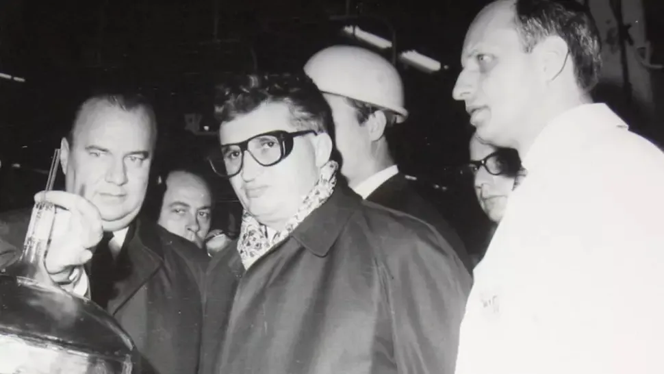 26 ianuarie, ziua de naștere a lui Nicole Ceaușescu. Cele mai tari bancuri cu "Geniul" și "Savanta"