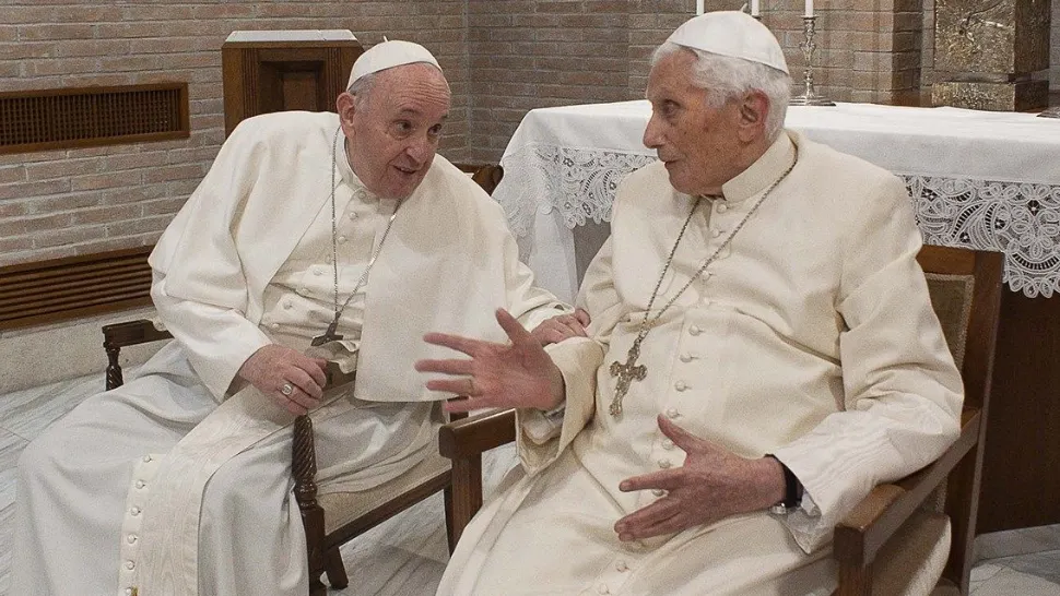 Mare vâlvă după moartea Papei Benedict - Tensiunile cu Papa Francisc, dezvăluite de un personaj important la Vatican