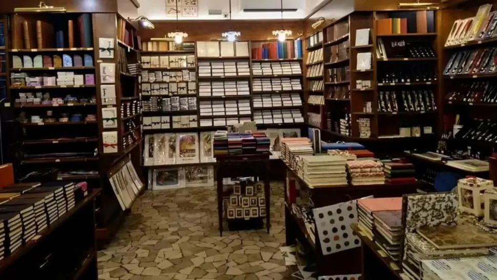 Singurul test de inteligență și atenție aproape imposibil de rezolvat: găsește pisica din bibliotecă!