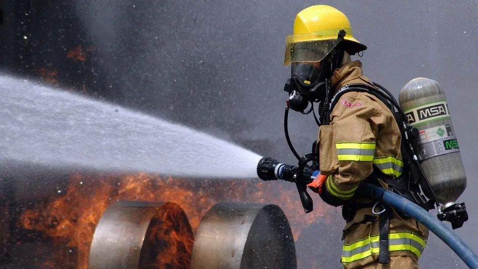 Incendiu de pădure la Slănic Moldova - Focul se manifestă pe 6 hectare, iar zona este greu accesibilă