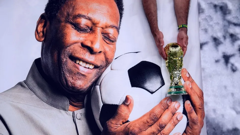 Ultimele aplauze pentru Pelé. Legendarul fotbalist va fi înmormântat astăzi