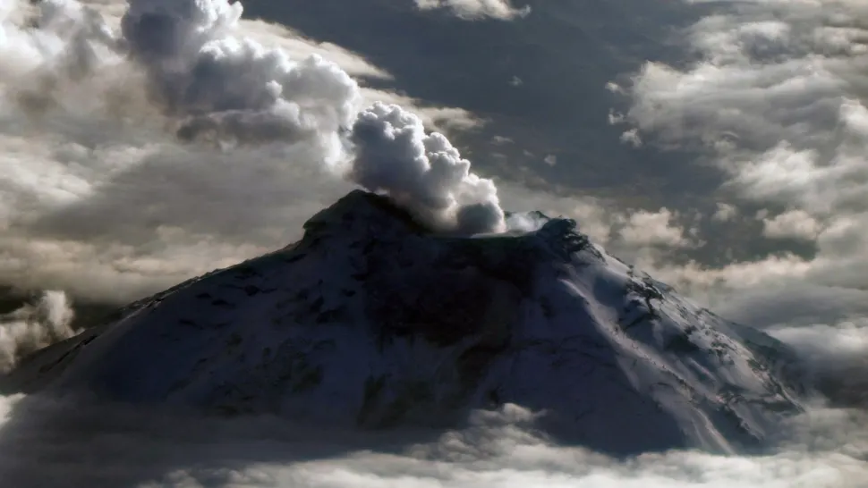 Cotopaxi, unul dintre cei mai periculoși vulcani, a erupt din nou. Scenarii de coșmar - GALERIE FOTO + VIDEO