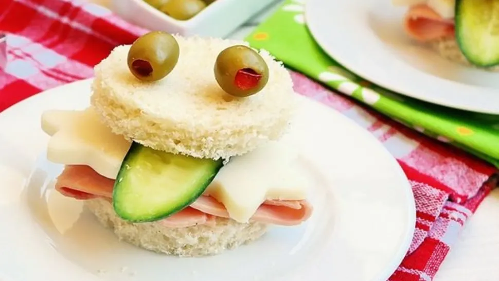 Micul-dejun pe care niciun micuț nu vrea să îl rateze! Sandvişul Broscuţa jucăuşă: reţeta delicioasă pentru copii