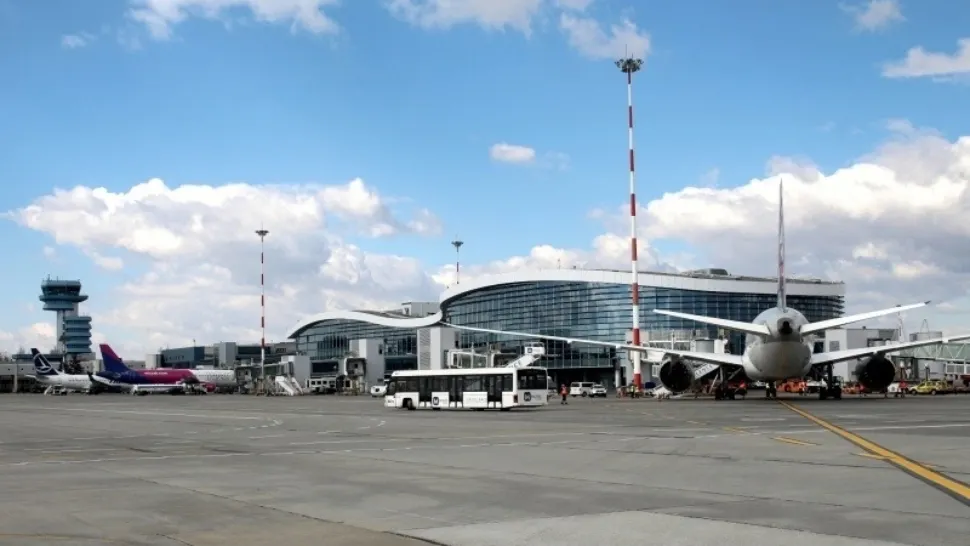 Un pasager a decedat într-un avion care zbura din Grecia spre Polonia și a aterizat de urgență pe Otopeni