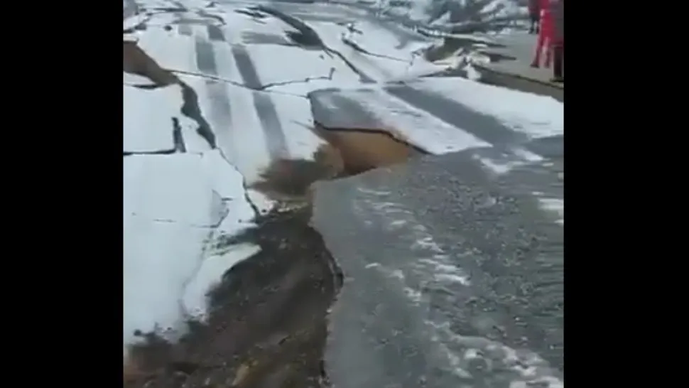 Autostradă ruptă în două după cutremurele din Turcia - VIDEO