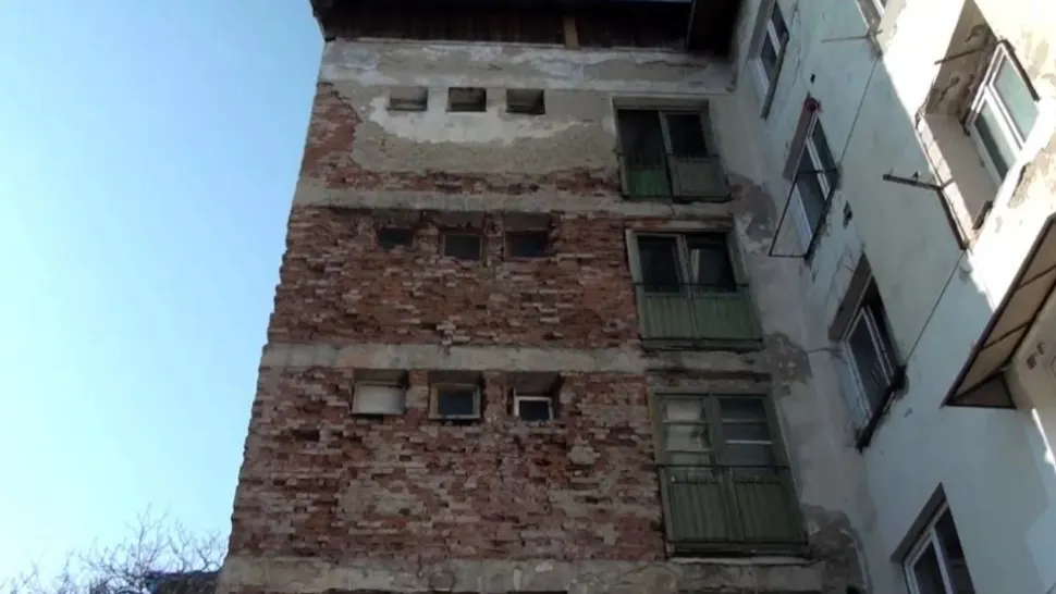 Locatarii unui bloc din Suceava refuză expertiză seismologică de teamă să nu fie mutați 