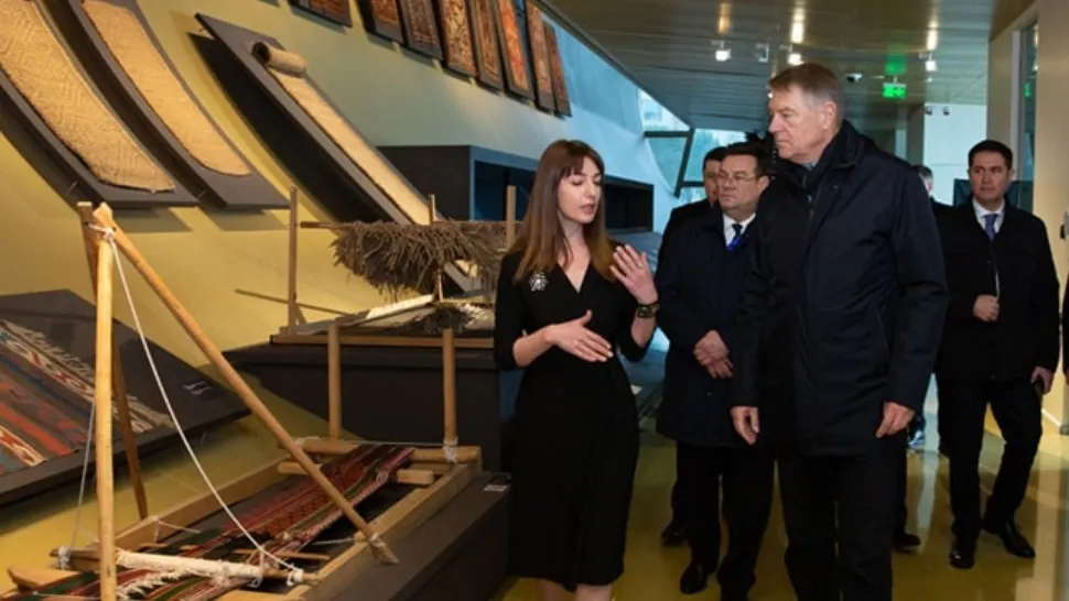 Preşedintele Klaus Iohannis a vizitat Muzeul Naţional al Covorului de la Baku - FOTO