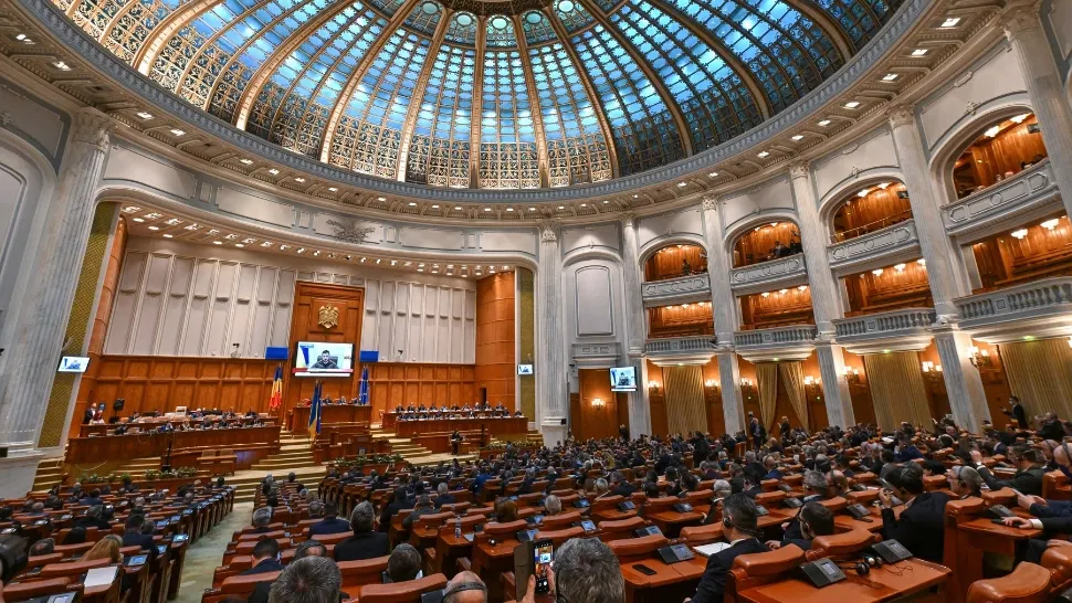 Parlamentarii și-au majorat veniturile cu 25%. Aleșii primesc 30.000 de euro anual fără să justifice cheltuielile