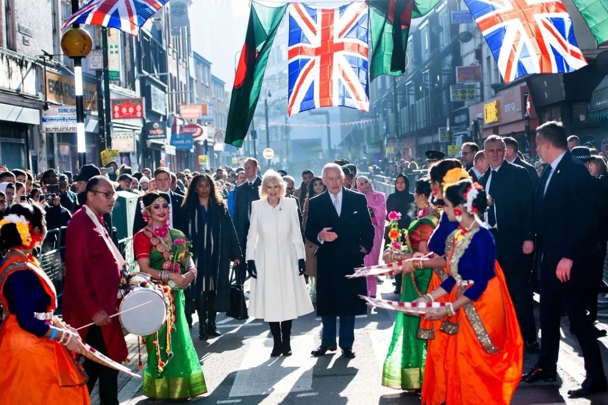 Imagini virale. Regele Charles, surprins cu șosetele rupte în public - Cum au reacționat britanicii